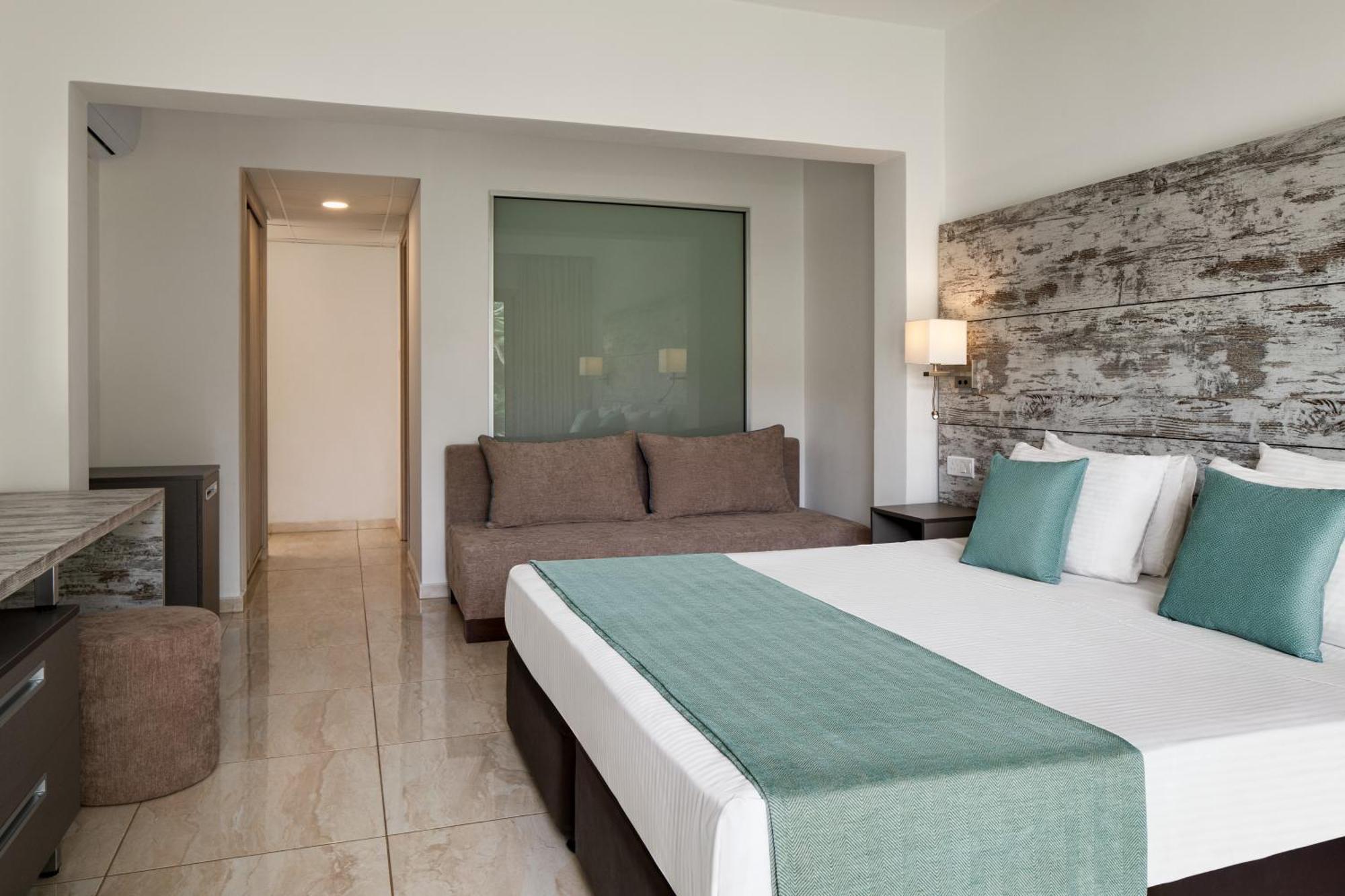 Ramada Hotel & Suites By Wyndham أيا نابا المظهر الخارجي الصورة