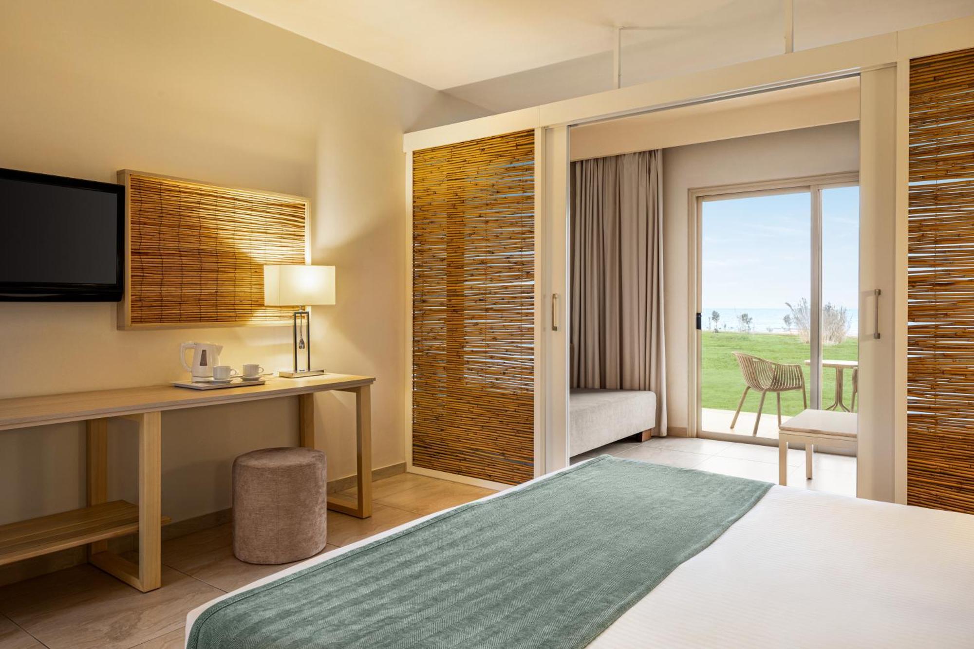 Ramada Hotel & Suites By Wyndham أيا نابا المظهر الخارجي الصورة