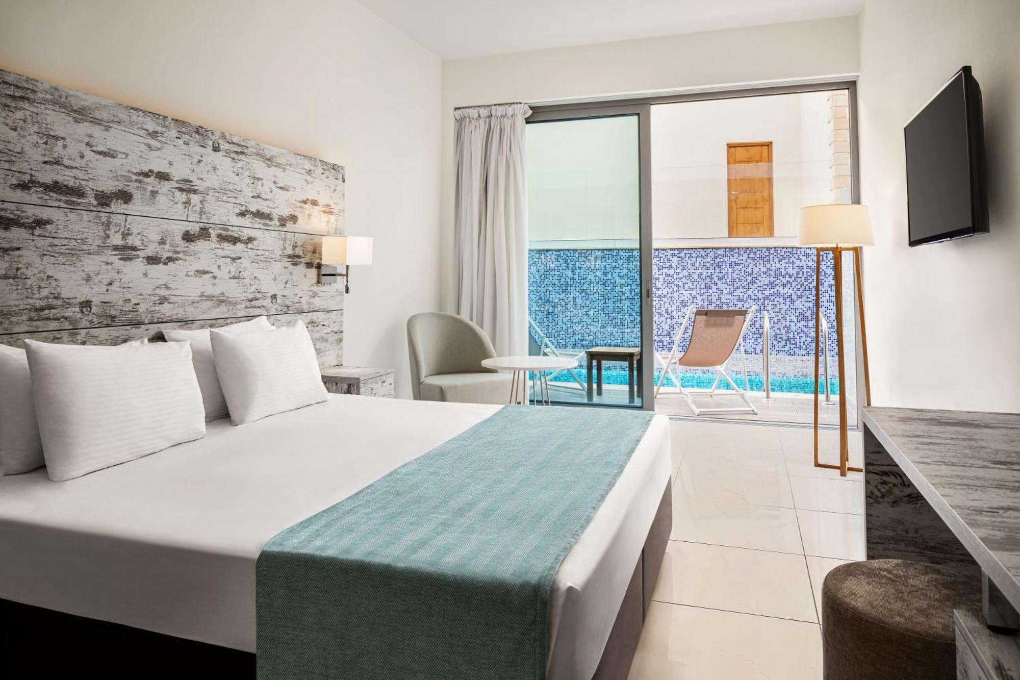 Ramada Hotel & Suites By Wyndham أيا نابا المظهر الخارجي الصورة