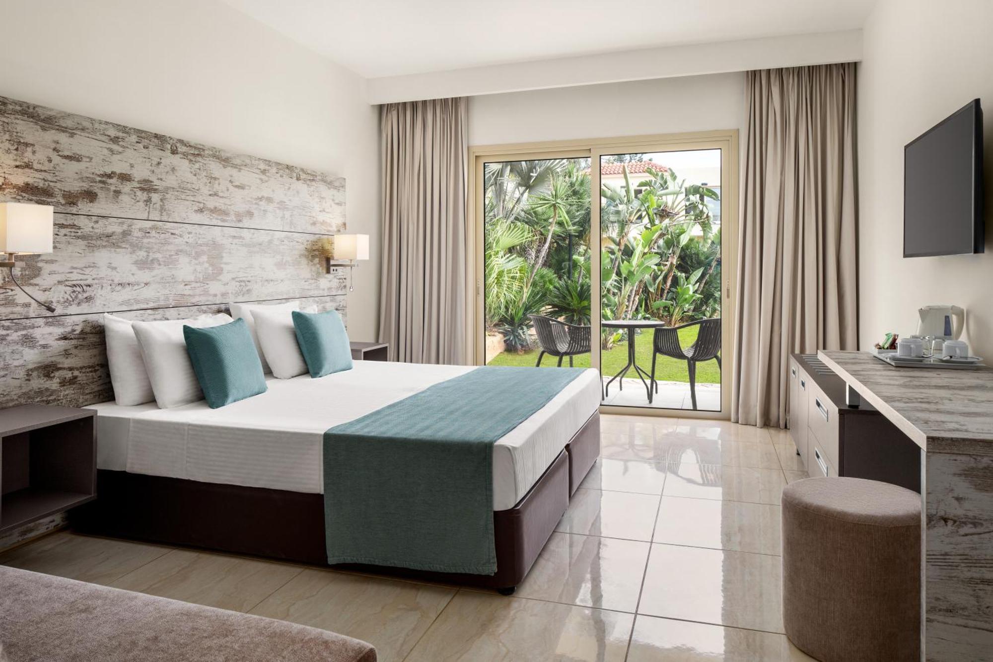 Ramada Hotel & Suites By Wyndham أيا نابا المظهر الخارجي الصورة
