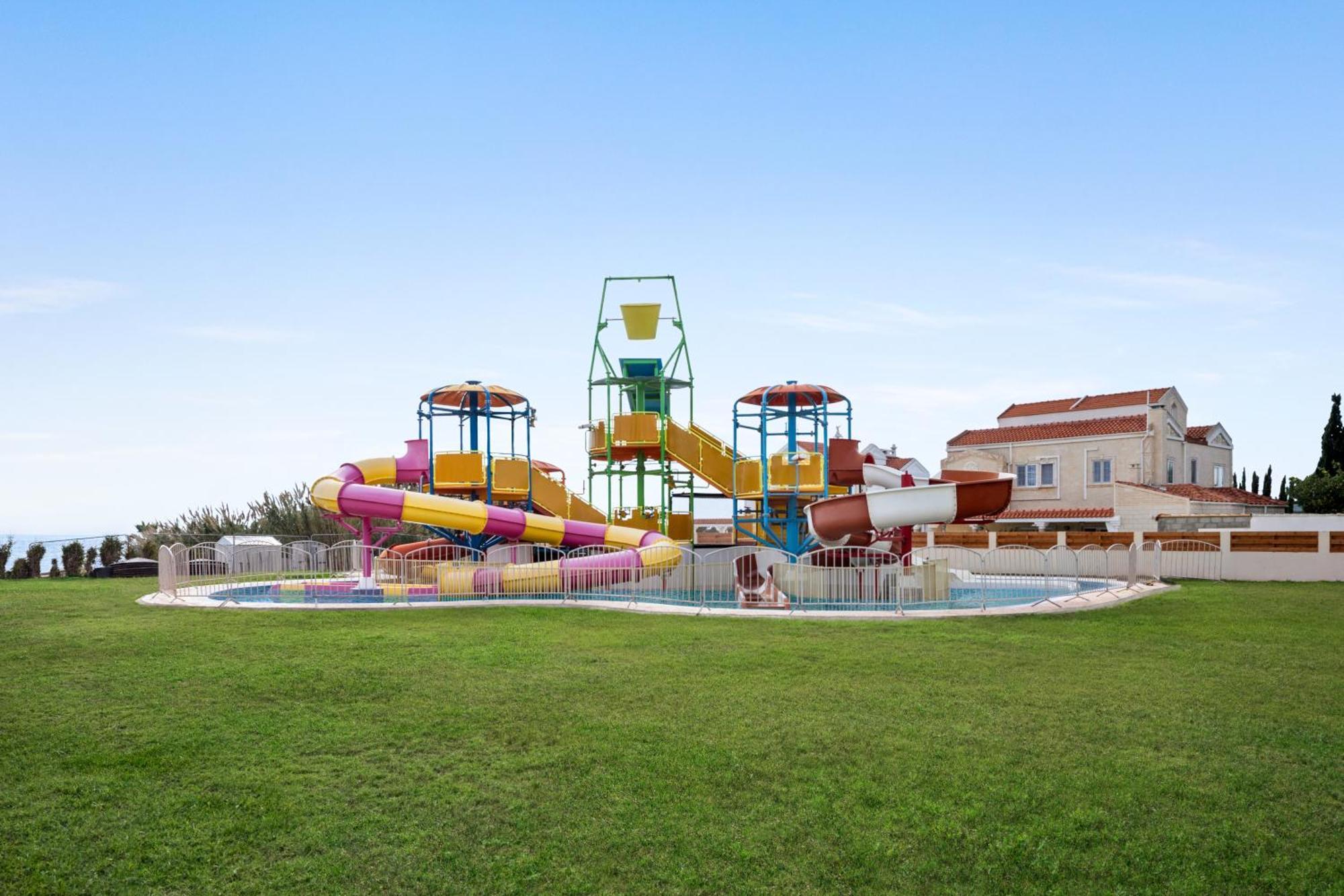 Ramada Hotel & Suites By Wyndham أيا نابا المظهر الخارجي الصورة