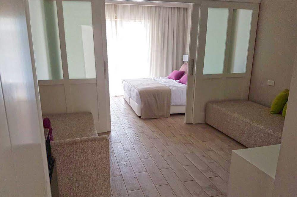 Ramada Hotel & Suites By Wyndham أيا نابا المظهر الخارجي الصورة